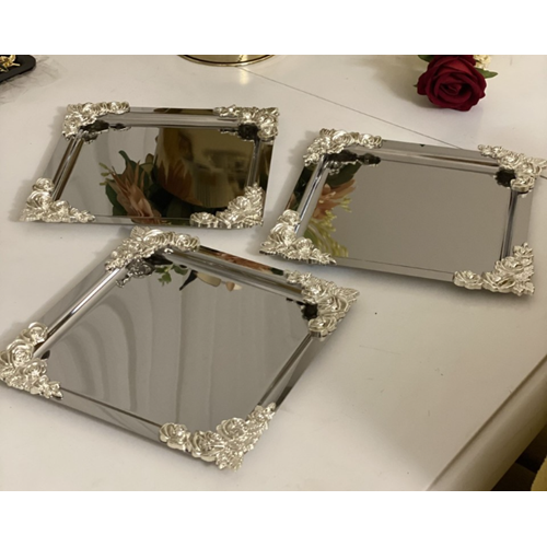 CNM PRES TEPSİ ALVİO GÜMÜŞ KARE TEPSİ 4 KÖŞESİ GÜL DETAYLI 22x22 CM GÜMÜŞ-GOLD